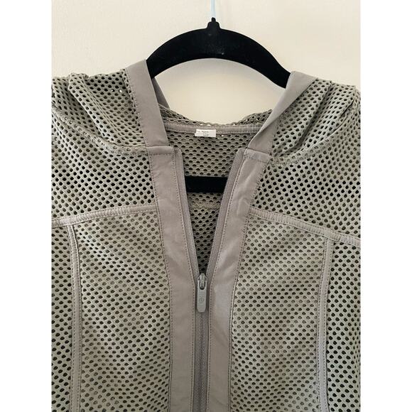 Lululemon Athletica Relaxed Fit Mesh Jacket Grey Green Sage 6 EUC - Picture 8 of 12
